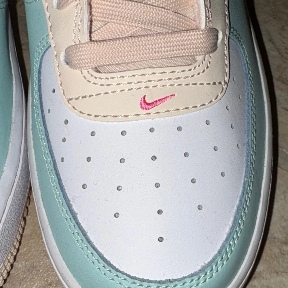Nike Emerald Guava Ice Nike Boys size 6.5 Sneakers - Picture 8 of 16